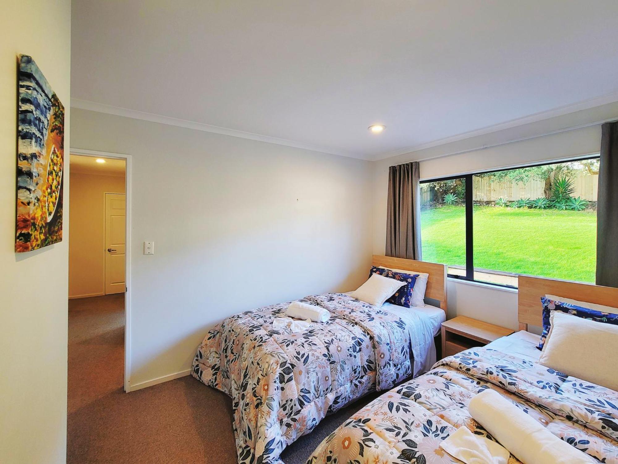 Sea View 5 Bedroom Holiday House Whangaparaoa Exterior photo