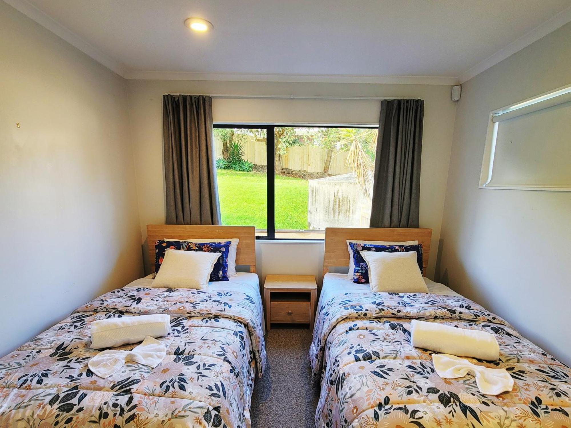 Sea View 5 Bedroom Holiday House Whangaparaoa Exterior photo