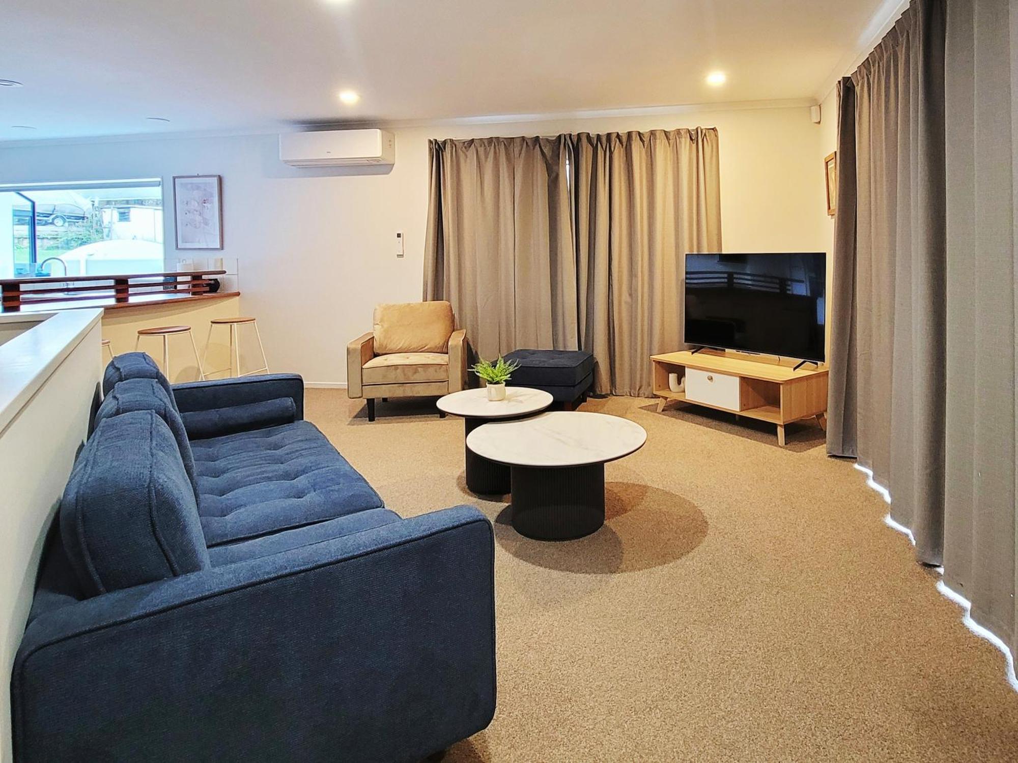 Sea View 5 Bedroom Holiday House Whangaparaoa Exterior photo